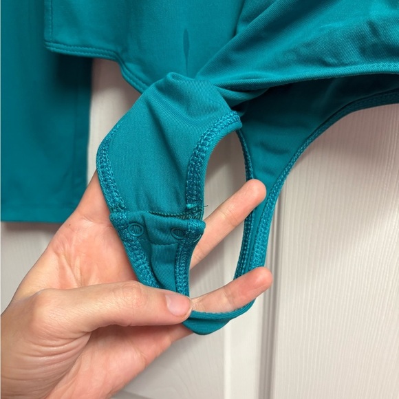 Aritzia Babaton Contour V-Neck Teal Bodysuit Size Medium - Picture 3 of 4